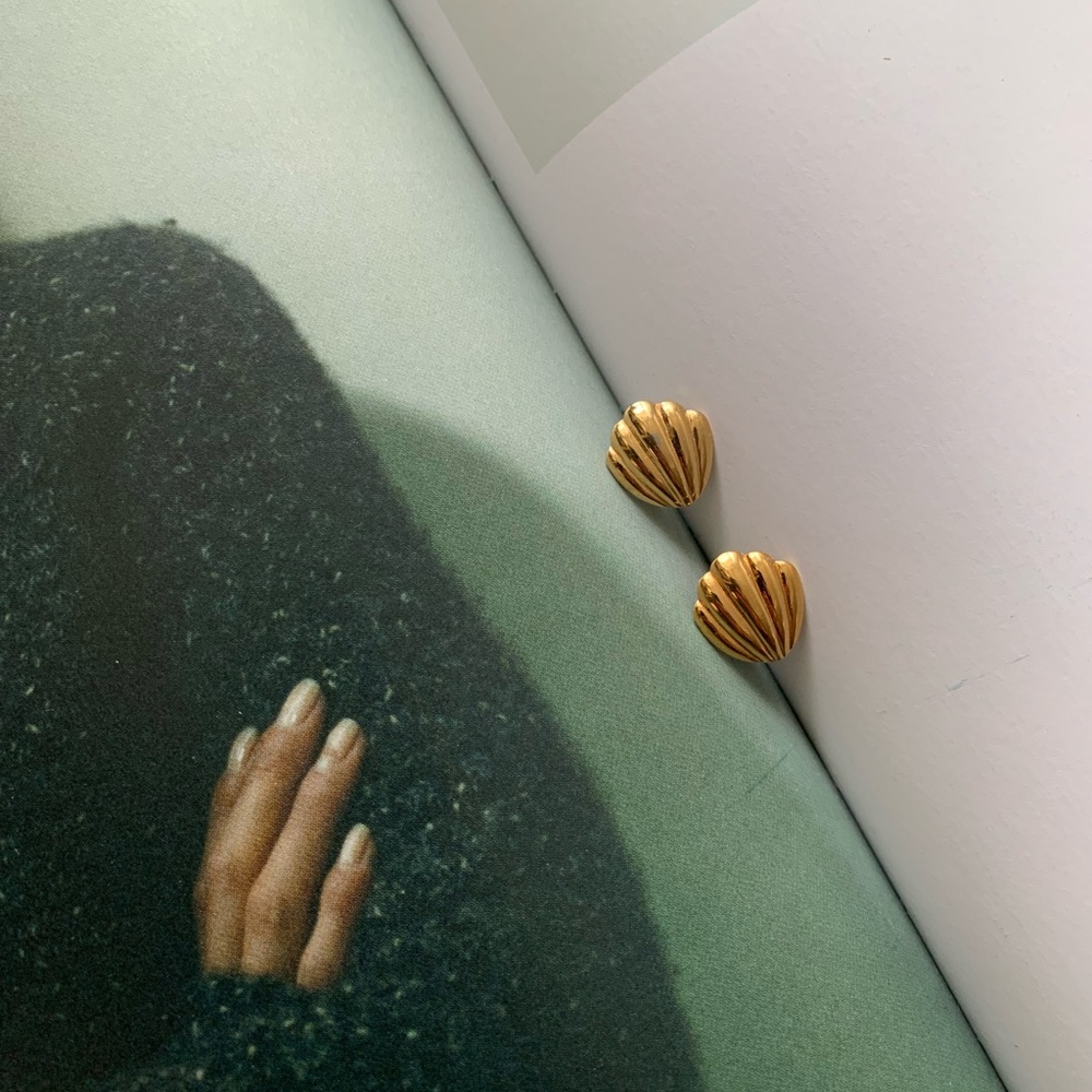 Vintage Gold-plated Shell Stud Earrings